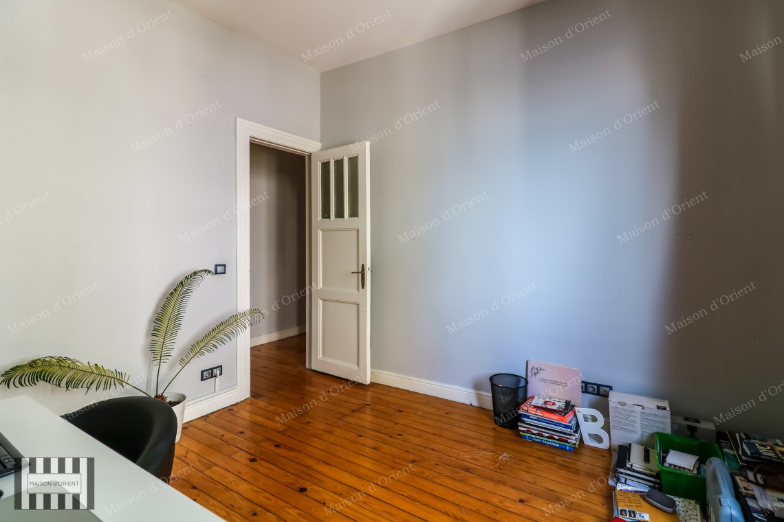 3+1 Flat for Rent in Historical Renovated Apartment