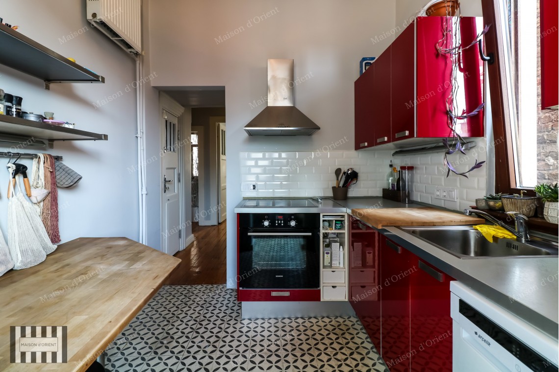 3+1 Flat for Rent in Historical Renovated Apartment