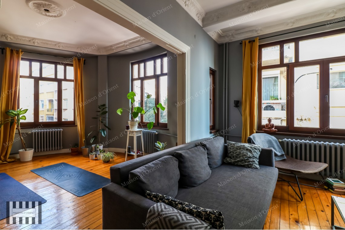 3+1 Flat for Rent in Historical Renovated Apartment