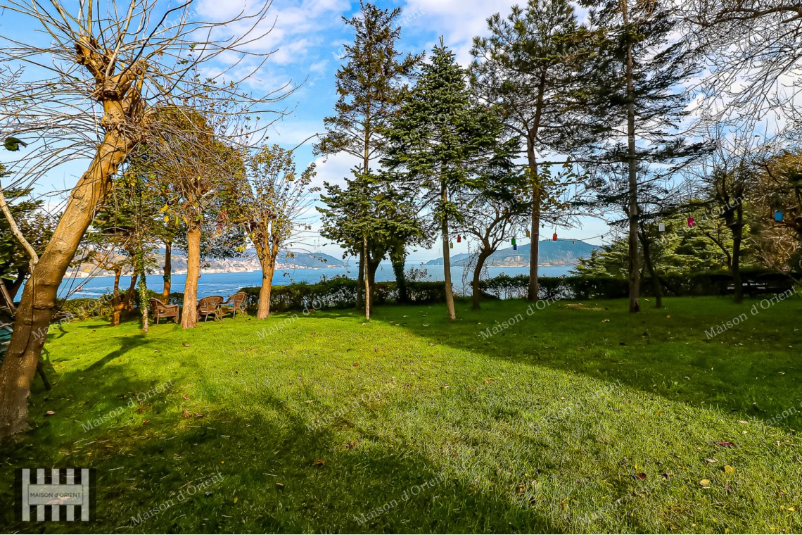 4+1 Flat for Rent with Panoramic Bosphorus View in Tarabya