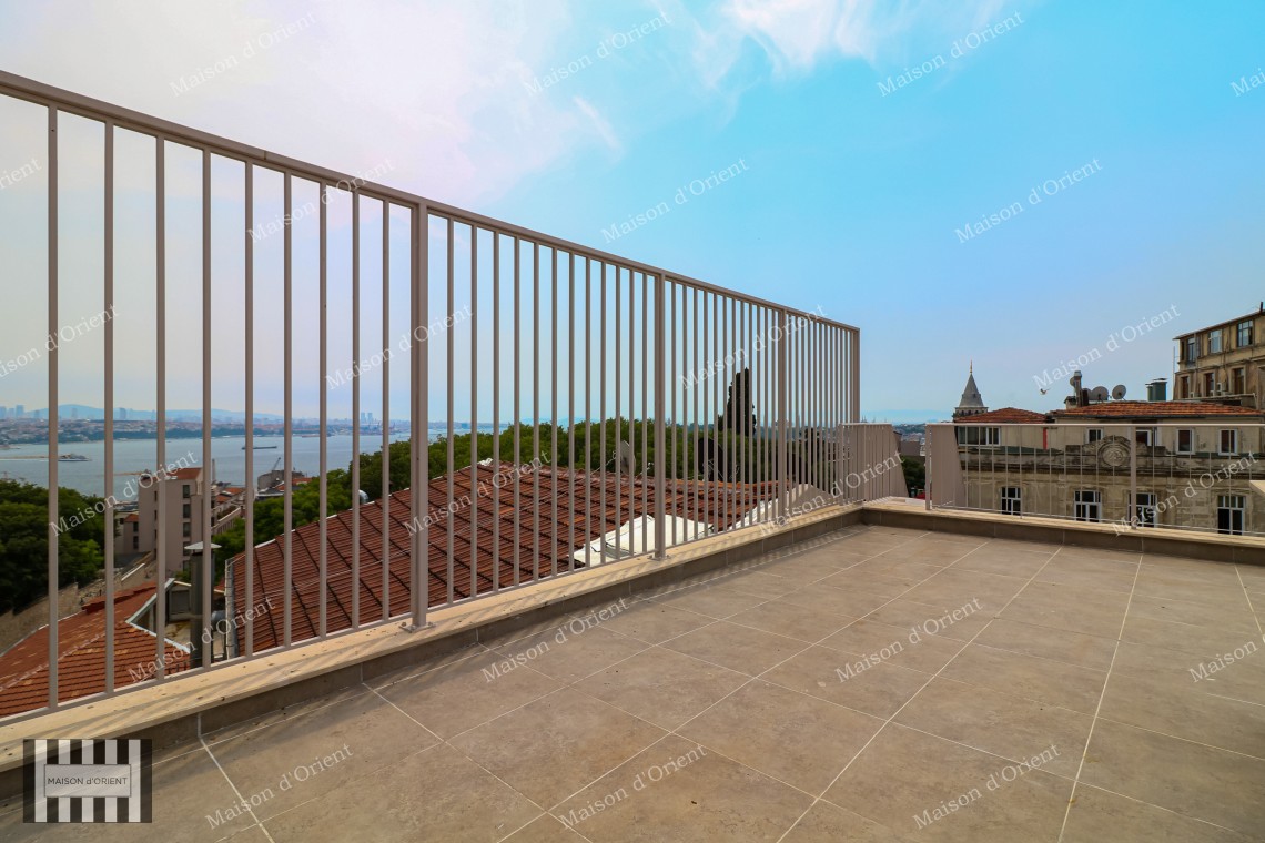 900sqm 5-Storeys Rental Building in Historical Tunel Square