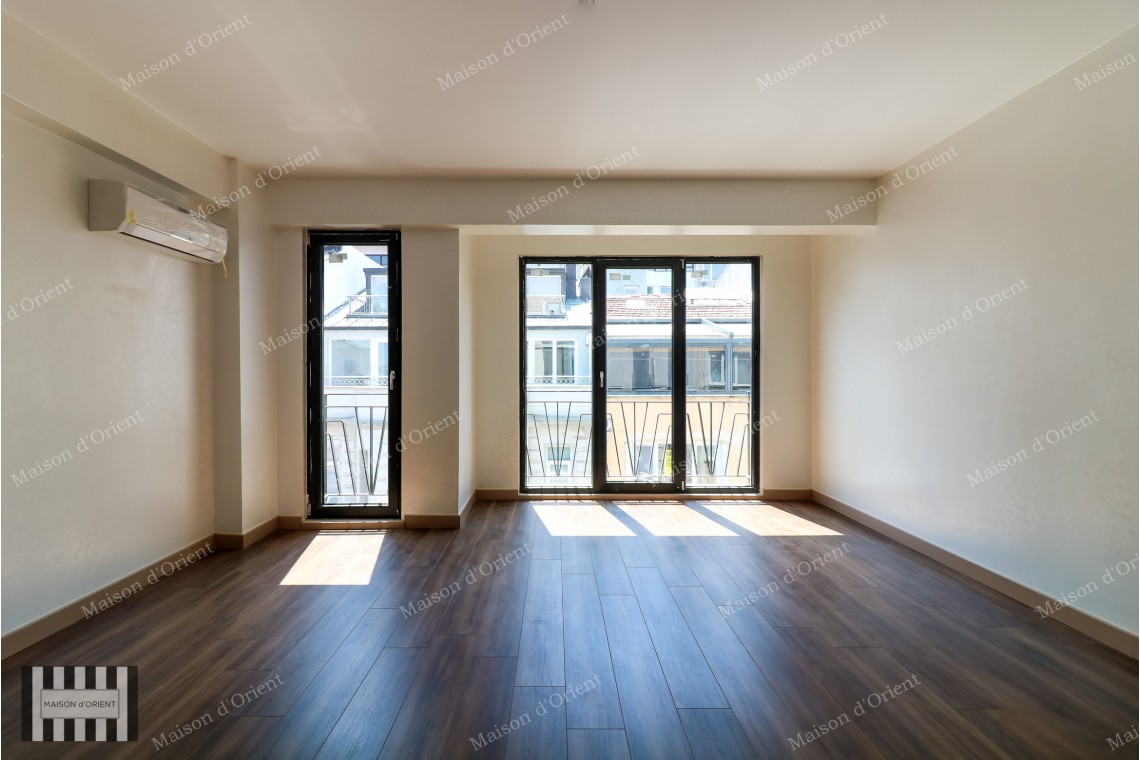 2+1 Rental Flat with Bosphorus View in Cihangir