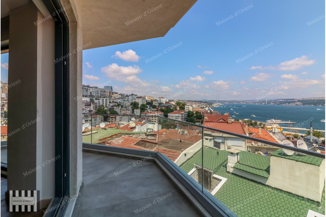 2+1 Rental Flat with Bosphorus View in Cihangir