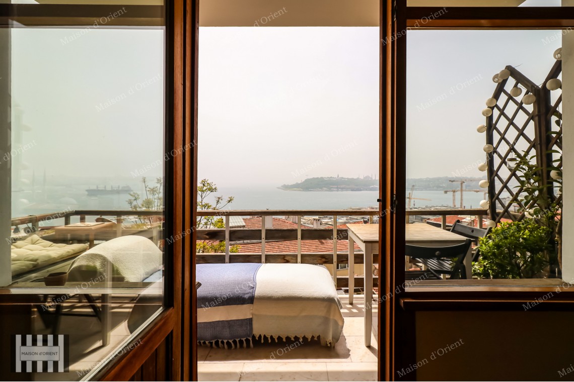 3+1 Rental Flat with Balcony and Bosphorus View in Cihangir