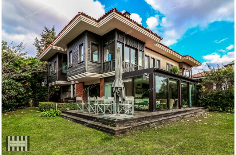 Renovated Triplex Villa for Sale in Cengelkoy Konaklari Compound
