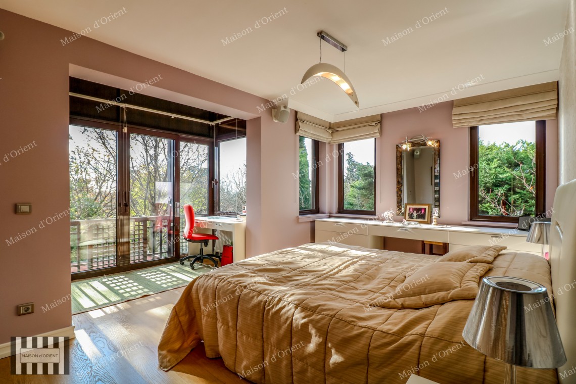 Renovated Triplex Villa for Sale in Cengelkoy Konaklari Compound