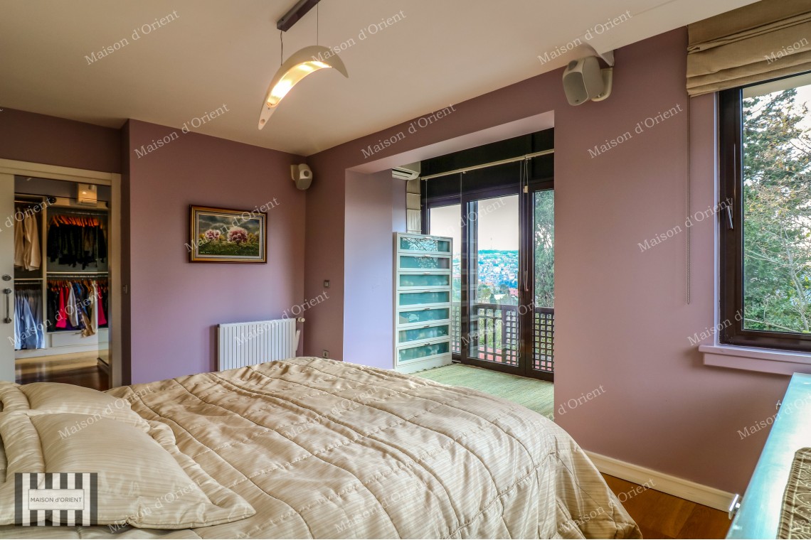 Renovated Triplex Villa for Sale in Cengelkoy Konaklari Compound