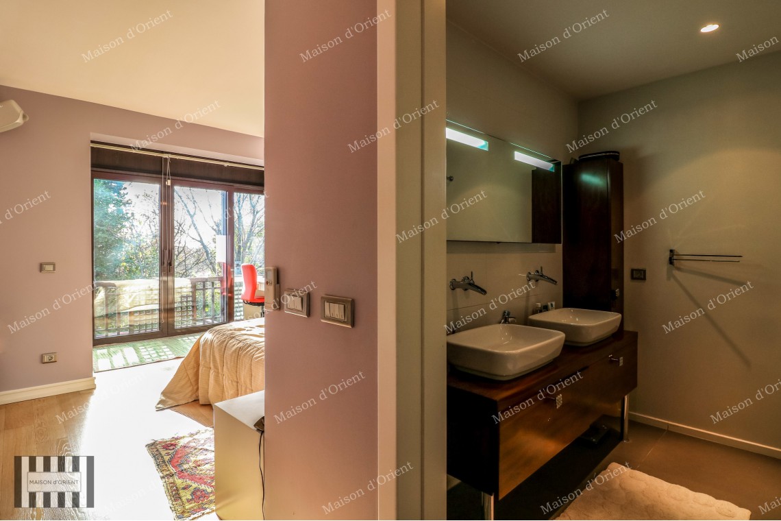 Renovated Triplex Villa for Sale in Cengelkoy Konaklari Compound