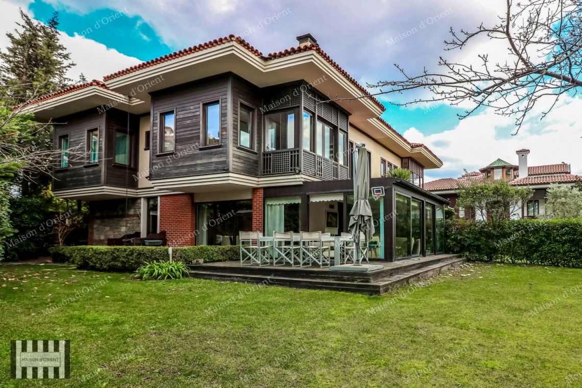 Renovated Triplex Villa for Sale in Cengelkoy Konaklari Compound