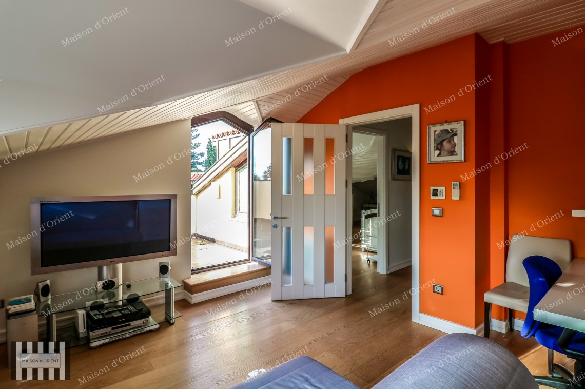 Renovated Triplex Villa for Sale in Cengelkoy Konaklari Compound