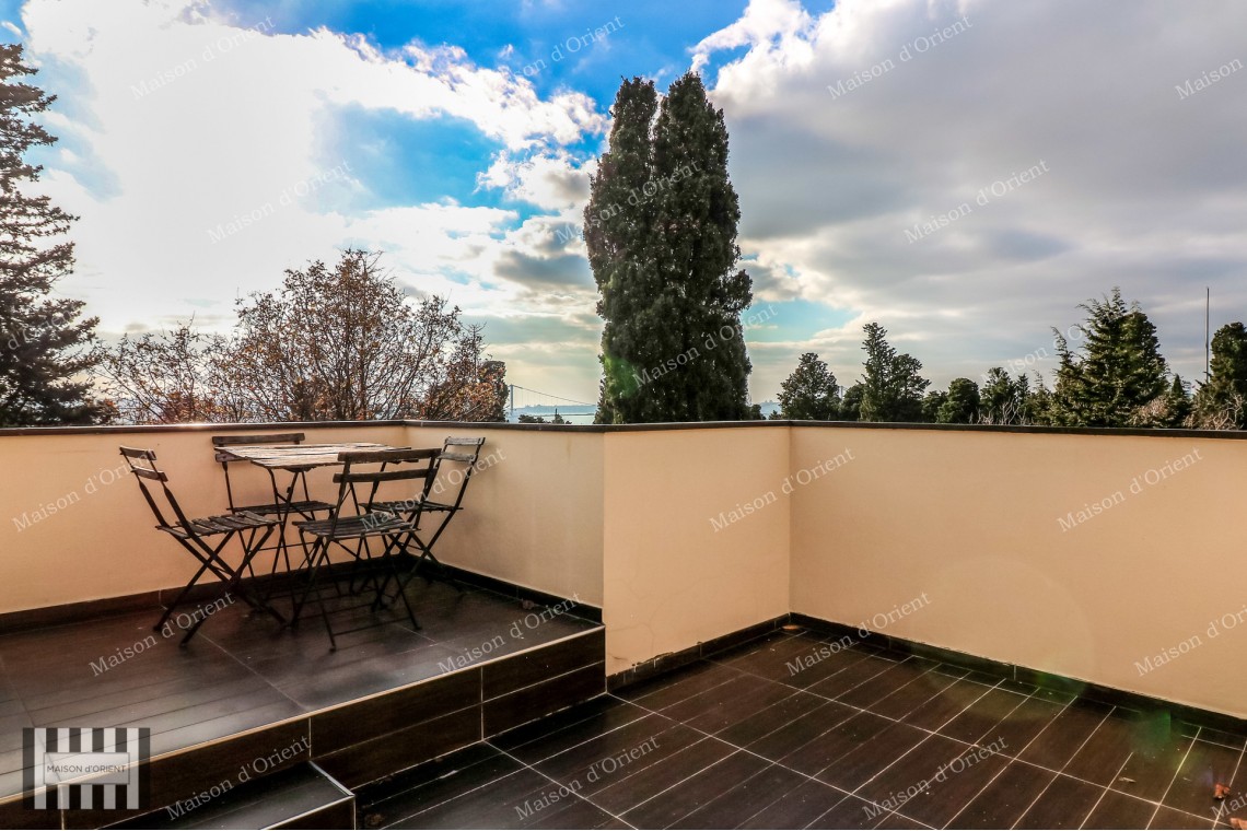 Renovated Triplex Villa for Sale in Cengelkoy Konaklari Compound
