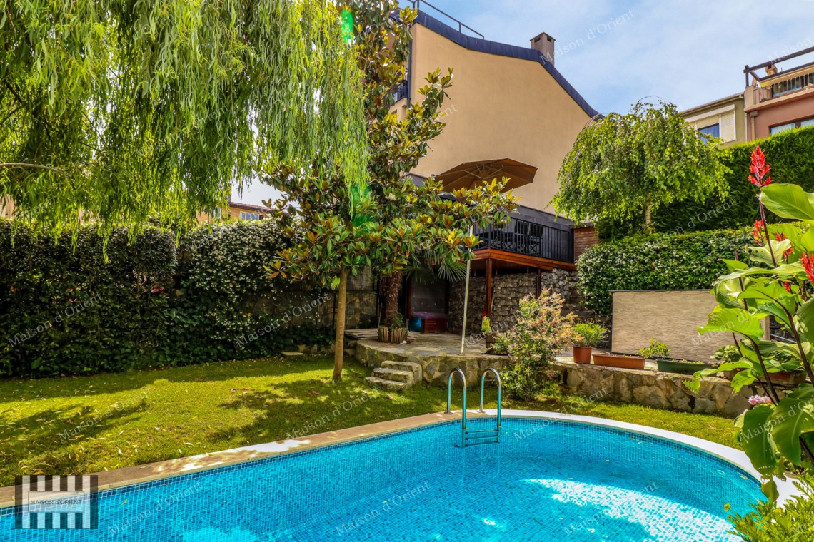 Villa with Private Garden and Pool for Rent in Emirgan