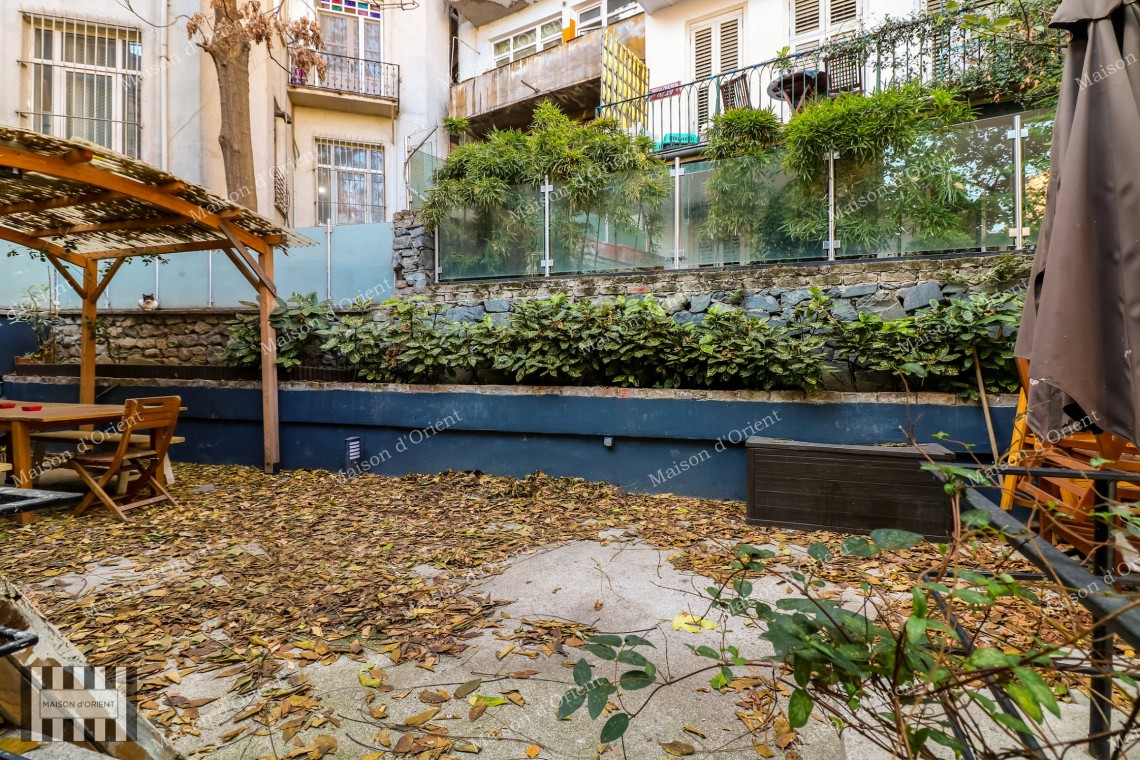 Flat for Rent with Private Garden and Detached House