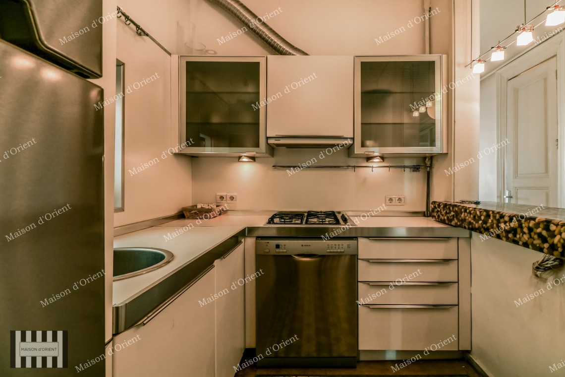 Flat for Sale with View in Historical Mavrodi Building