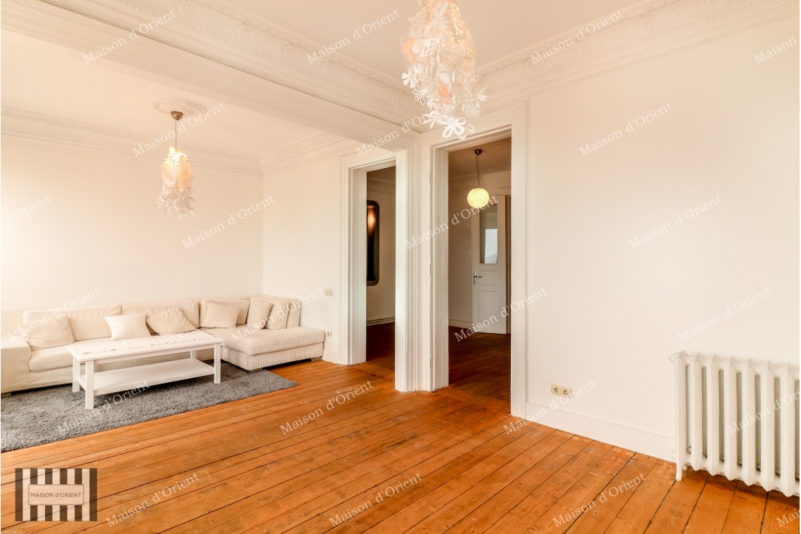 Flat for Sale with View in Historical Mavrodi Building