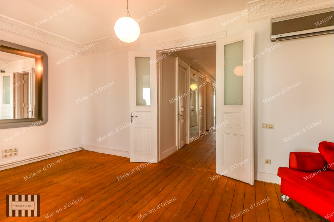 Flat for Sale with View in Historical Mavrodi Building