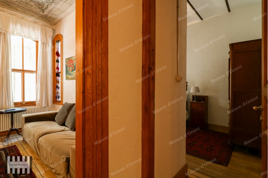 3+2 Rental Flat in Historical Petraki Building, Galata