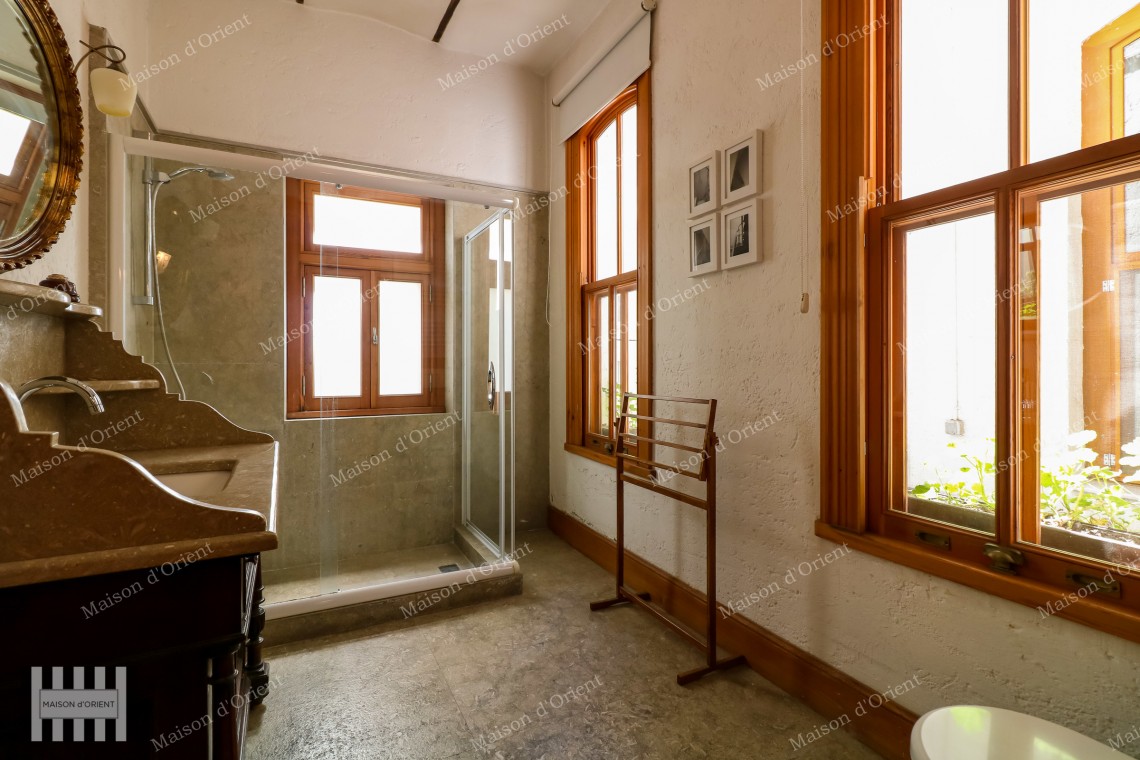 3+2 Rental Flat in Historical Petraki Building, Galata
