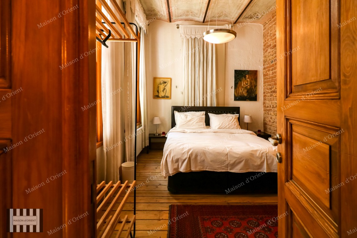 3+2 Rental Flat in Historical Petraki Building, Galata