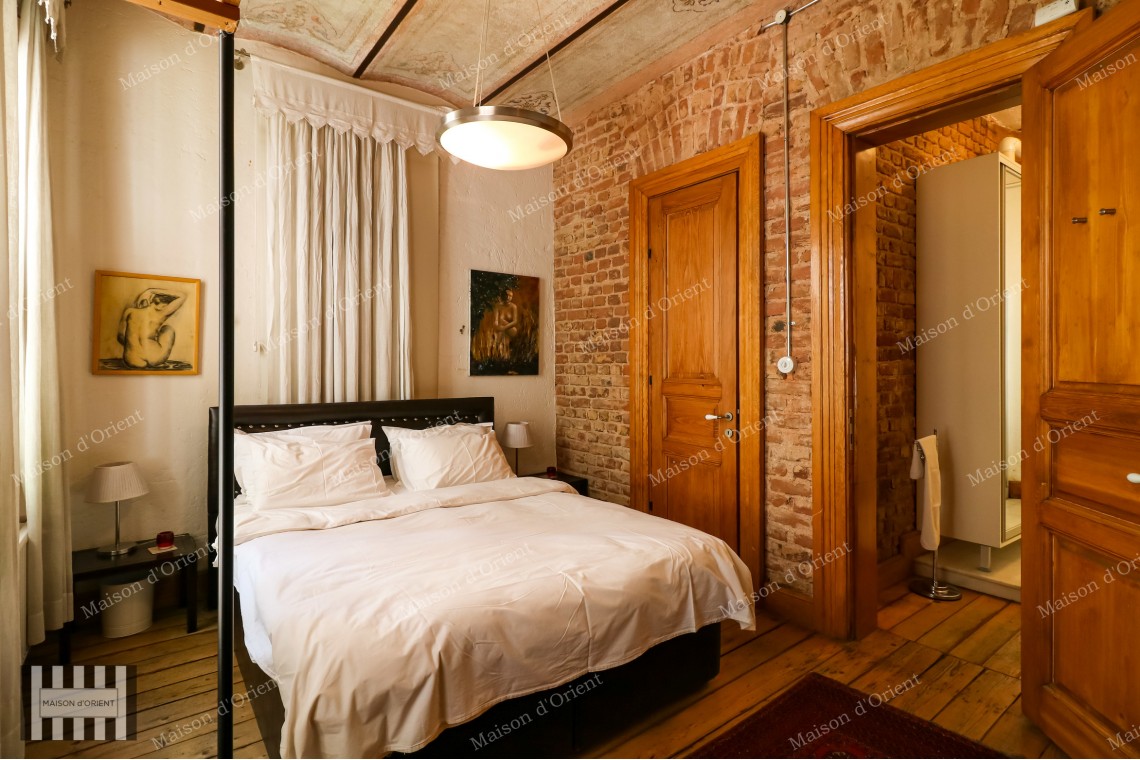 3+2 Rental Flat in Historical Petraki Building, Galata