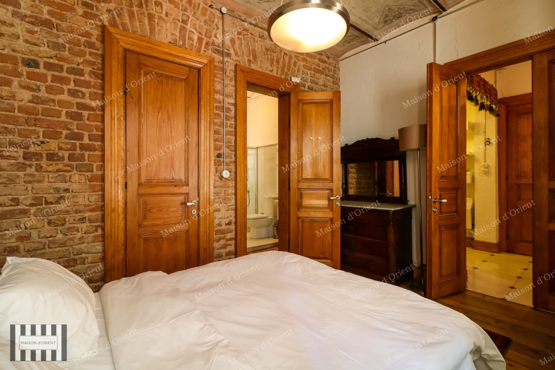 3+2 Rental Flat in Historical Petraki Building, Galata