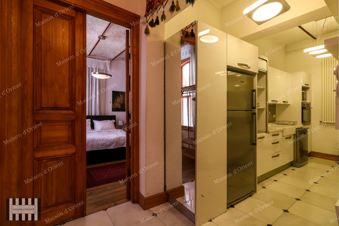 3+2 Rental Flat in Historical Petraki Building, Galata