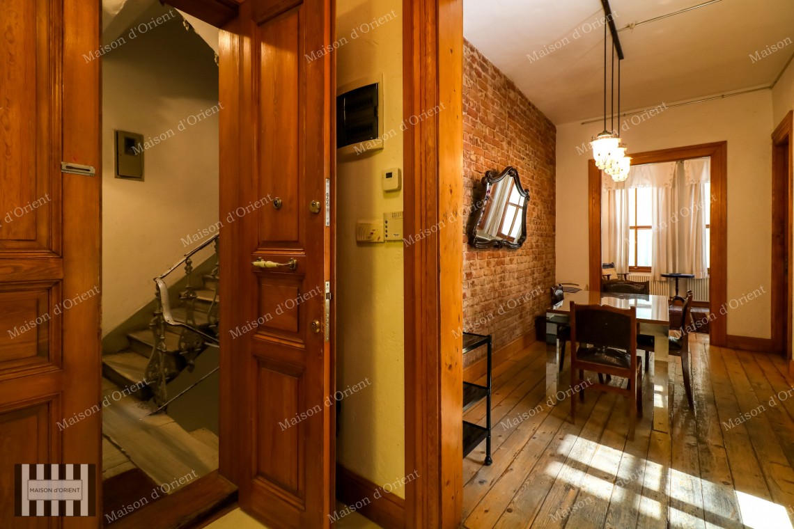 3+2 Rental Flat in Historical Petraki Building, Galata