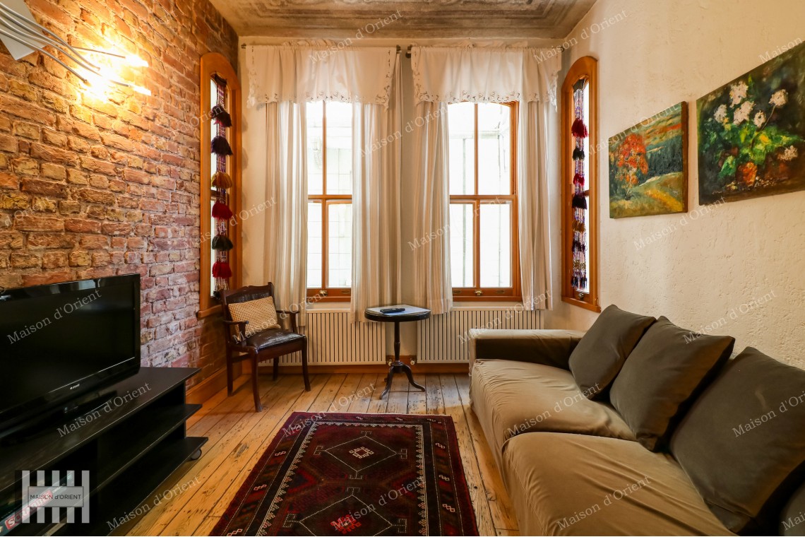 3+2 Rental Flat in Historical Petraki Building, Galata