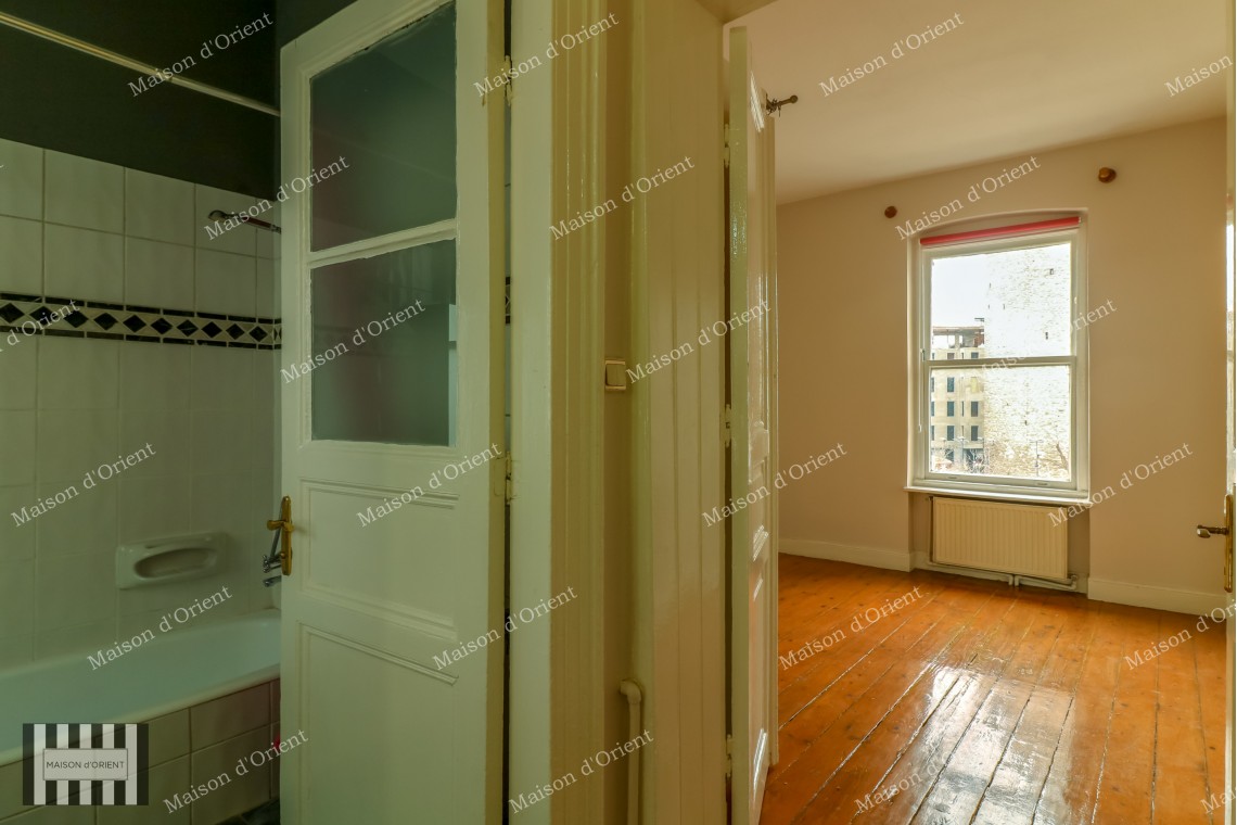 Flat with Bosphorus View for Sale in Galata