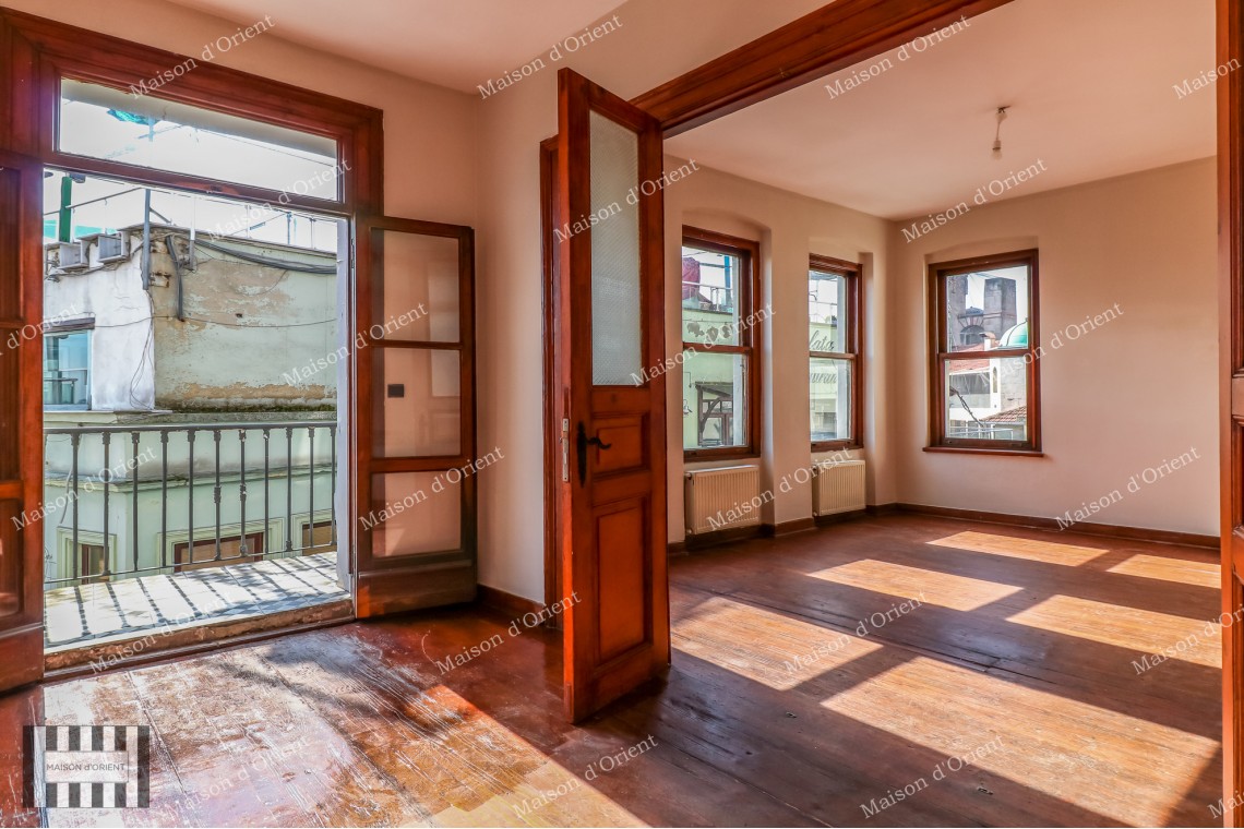2+1 Flat for Rent in Historical Building