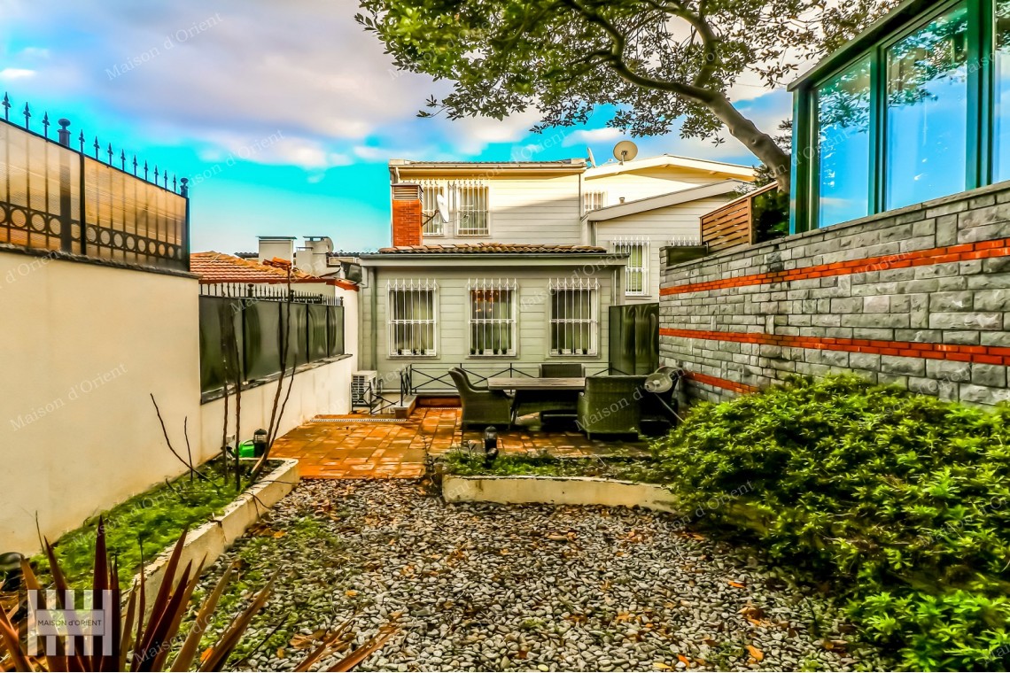 Renovated Historical Greek Fourlex for Sale in Emirgan