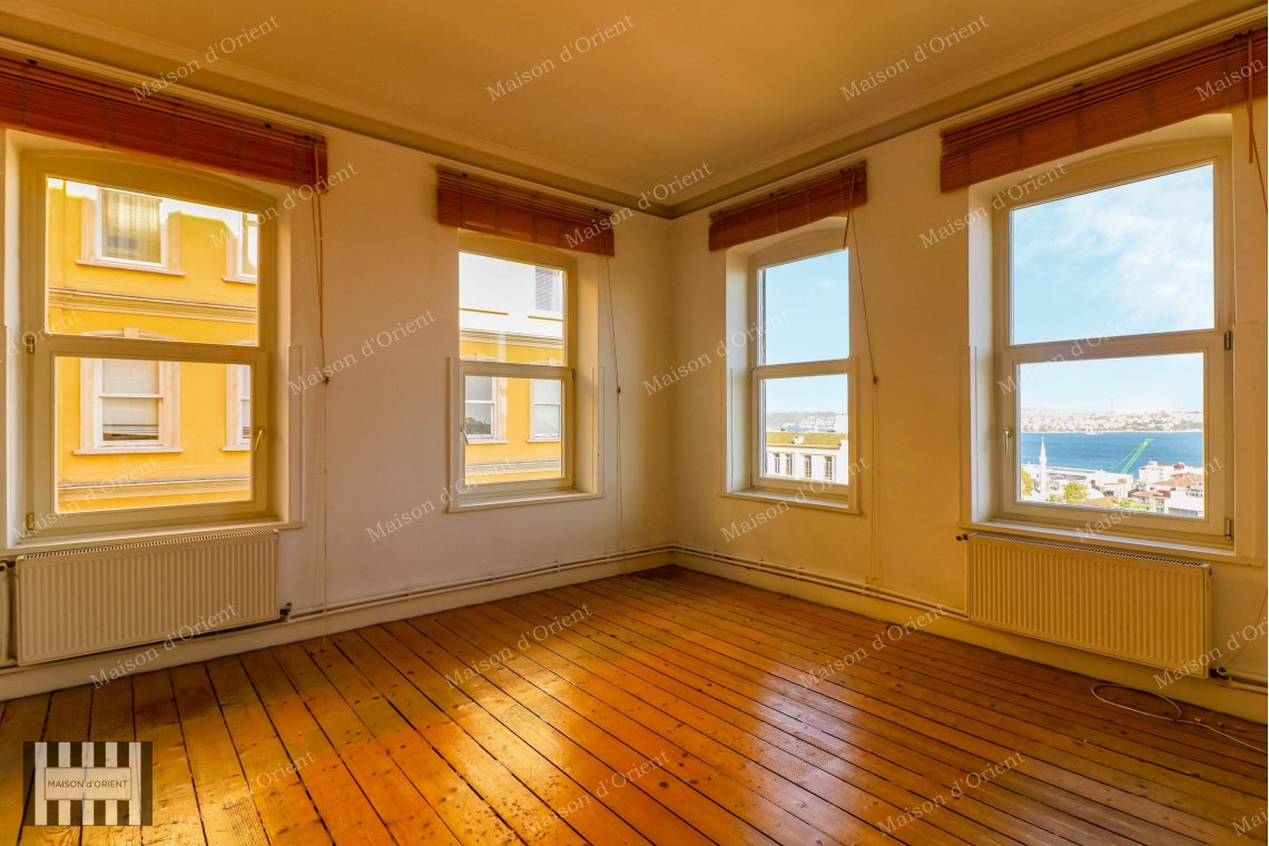 2+1 Rental Flat with Bosphorus View in Dogan Apartment