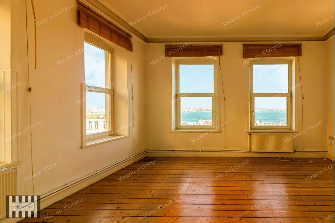 2+1 Rental Flat with Bosphorus View in Dogan Apartment