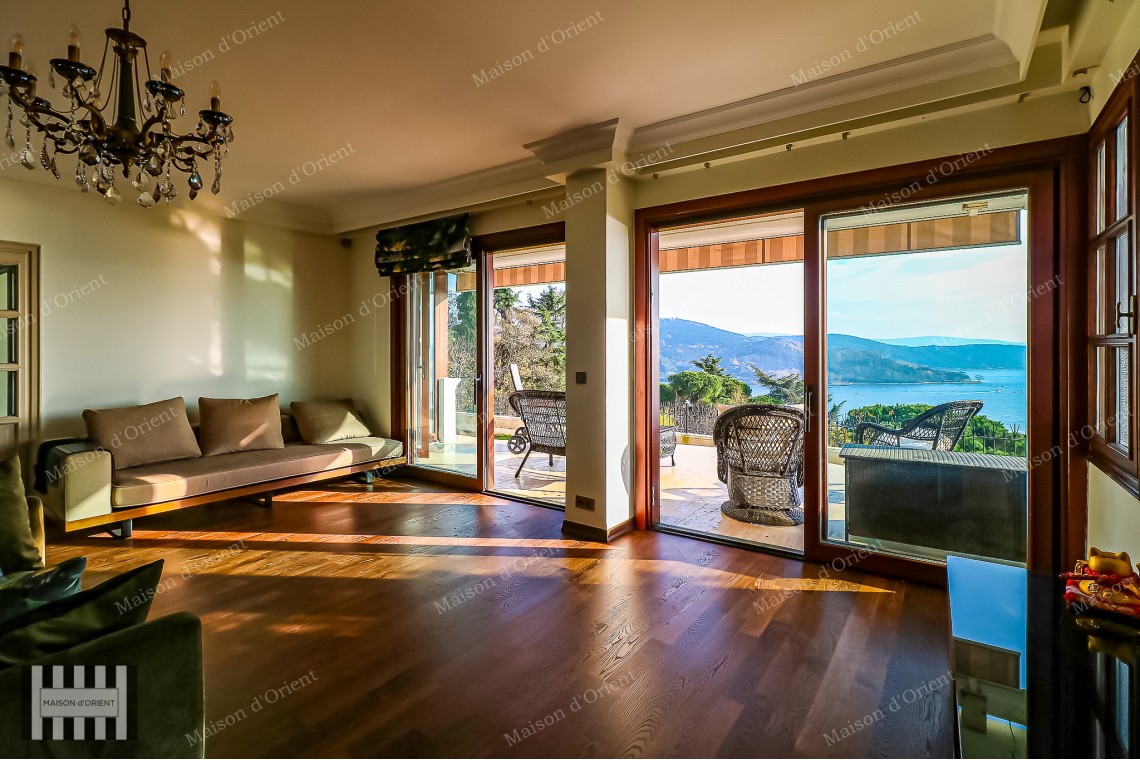 Triplex Villa for Sale with Garden and Bosphorus View in Sarıyer