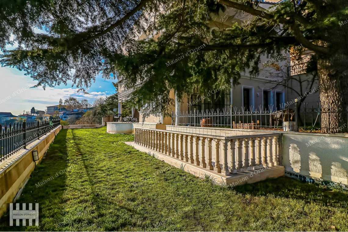 Triplex Villa for Sale with Garden and Bosphorus View in Sarıyer