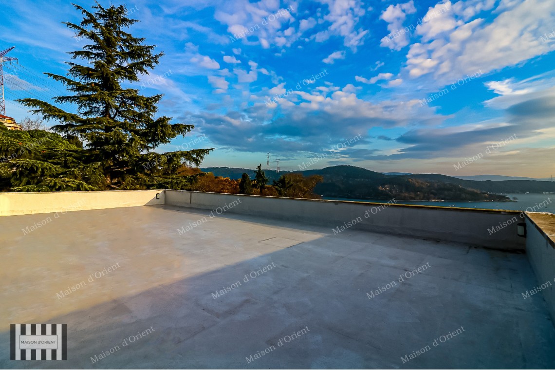 Triplex Villa for Sale with Garden and Bosphorus View in Sarıyer