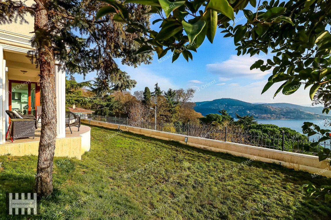 Triplex Villa for Sale with Garden and Bosphorus View in Sarıyer