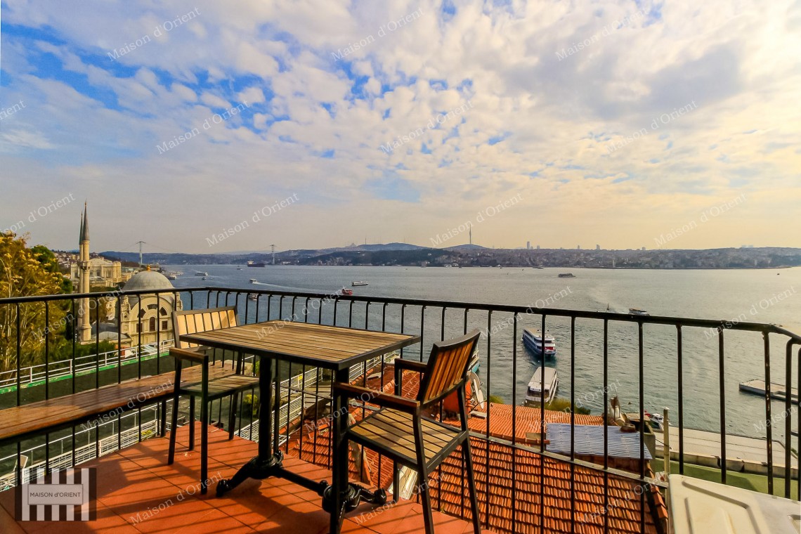 3+1 Apartment for Sale with Bosphorus View in Gümüşsuyu 