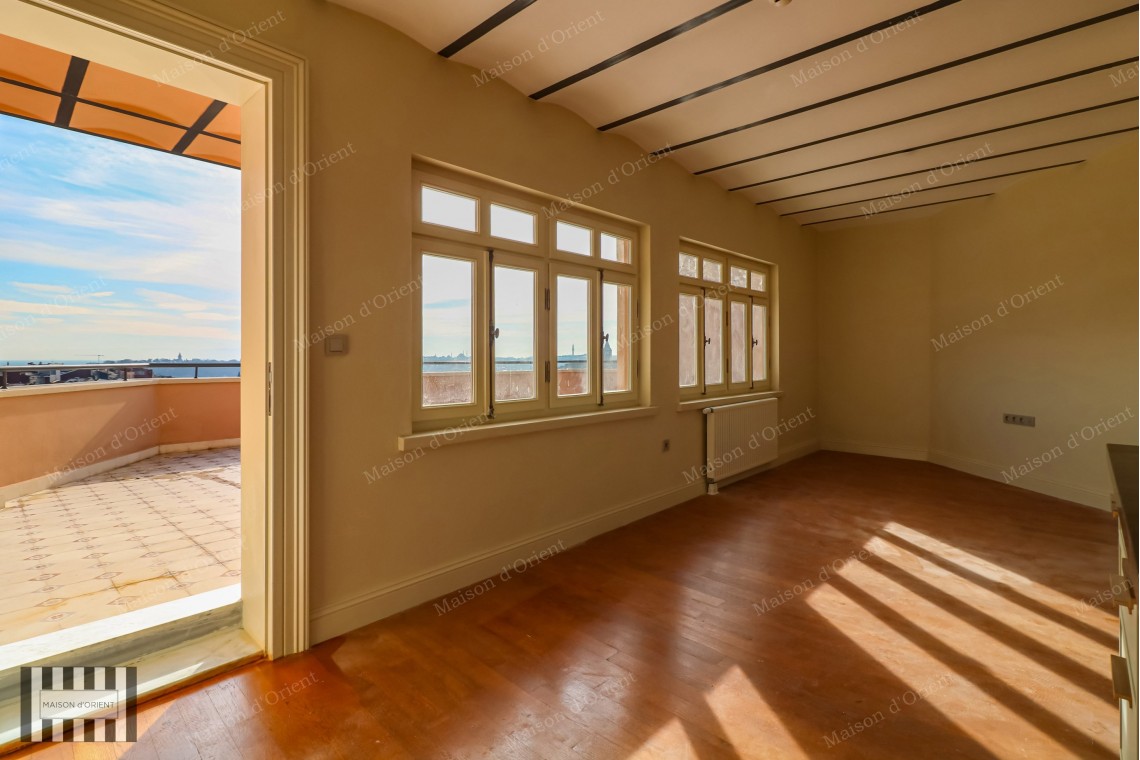 1+1 Apartment for Rent with Terace and View in Galatasaray