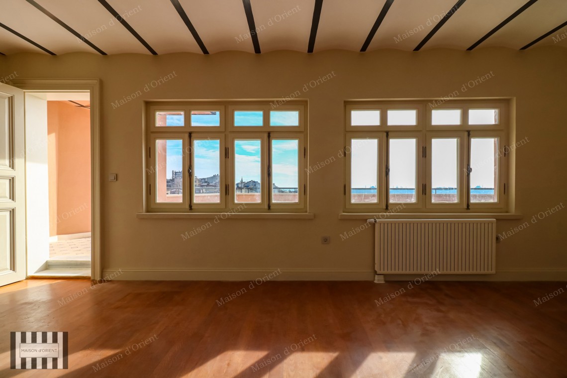 1+1 Apartment for Rent with Terace and View in Galatasaray