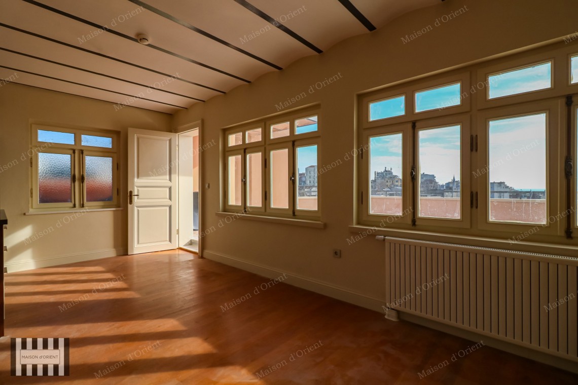 1+1 Apartment for Rent with Terace and View in Galatasaray
