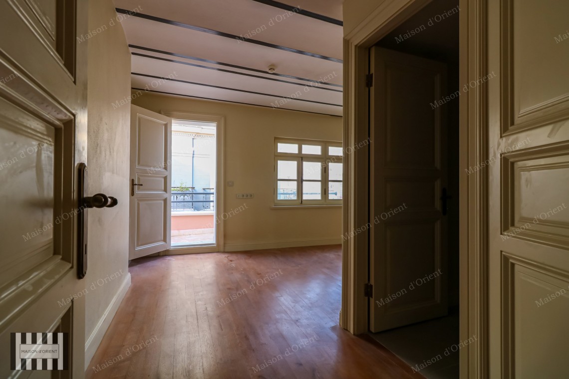 1+1 Apartment for Rent with Terace and View in Galatasaray