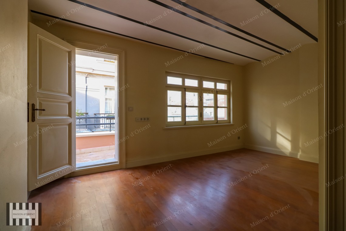 1+1 Apartment for Rent with Terace and View in Galatasaray