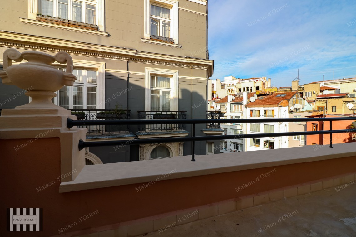 1+1 Apartment for Rent with Terace and View in Galatasaray