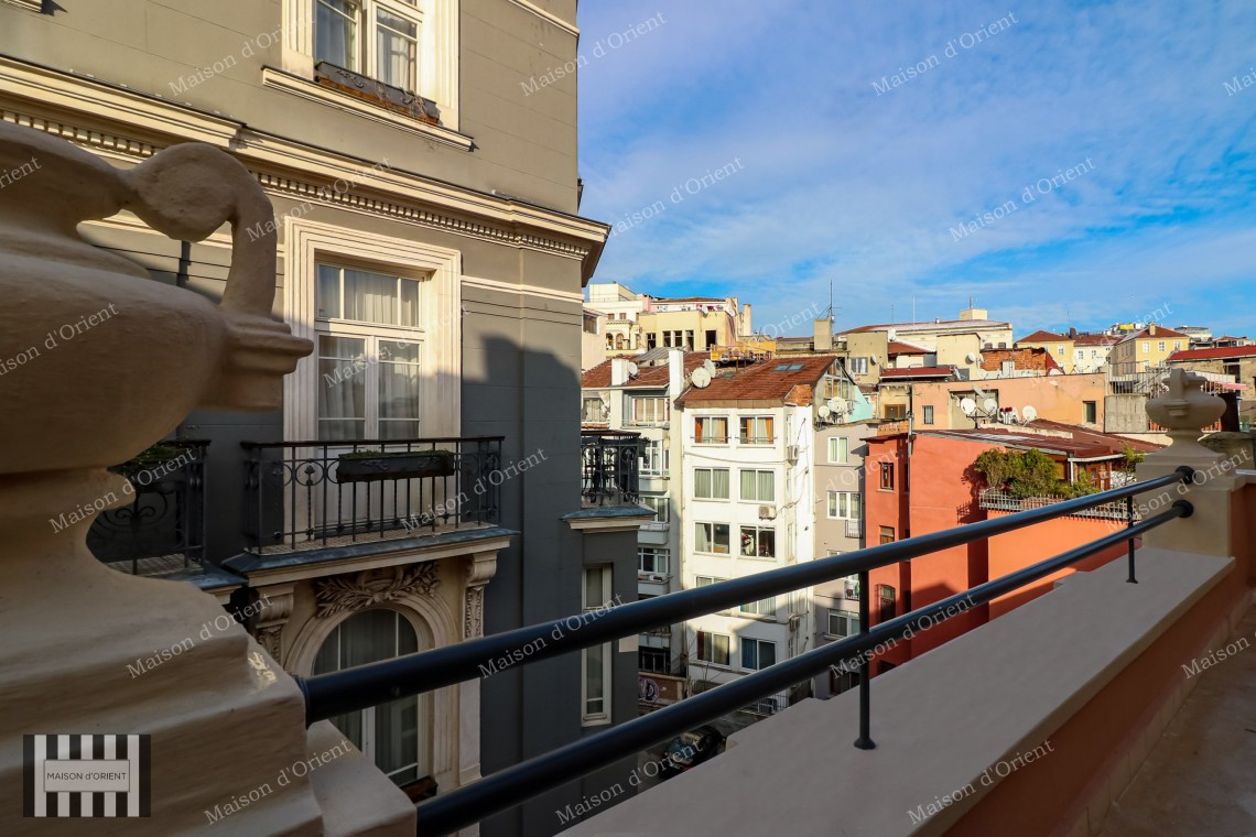 1+1 Apartment for Rent with Terace and View in Galatasaray