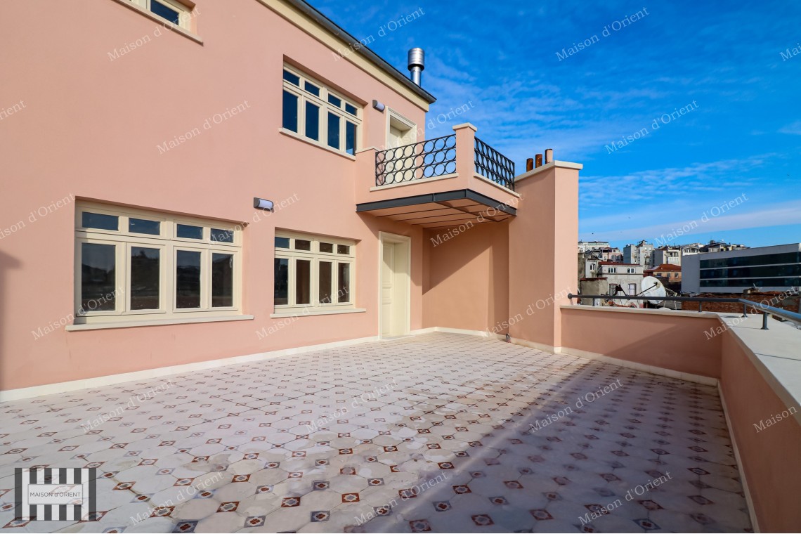 1+1 Apartment for Rent with Terace and View in Galatasaray