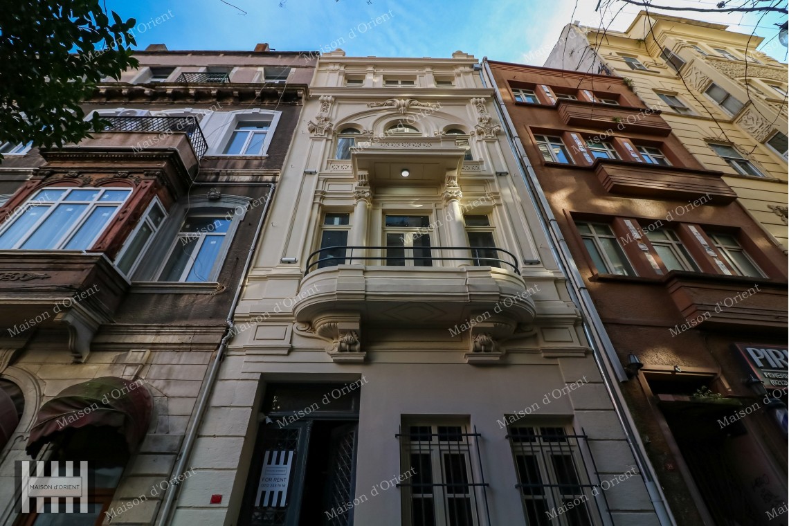 1+1 Flat for Rent with 45sqm Private Garden in Galatasaray