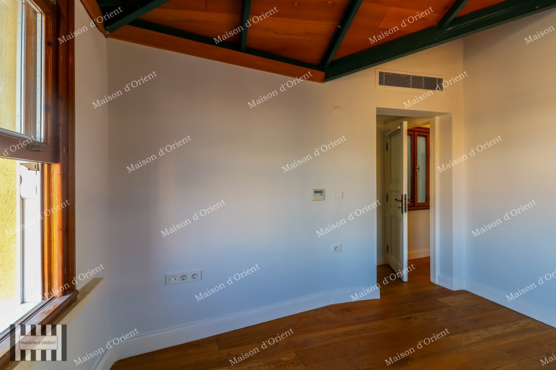 1+1 Flat for Rent with Terrace and View in Galata