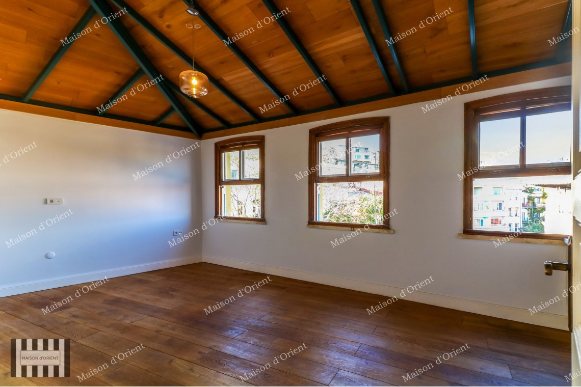 1+1 Flat for Rent with Terrace and View in Galata