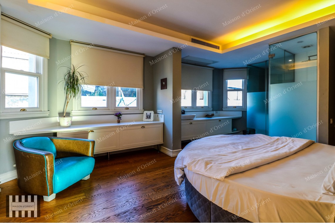 1+1 Flat with View and Terrace for Rent in Galata